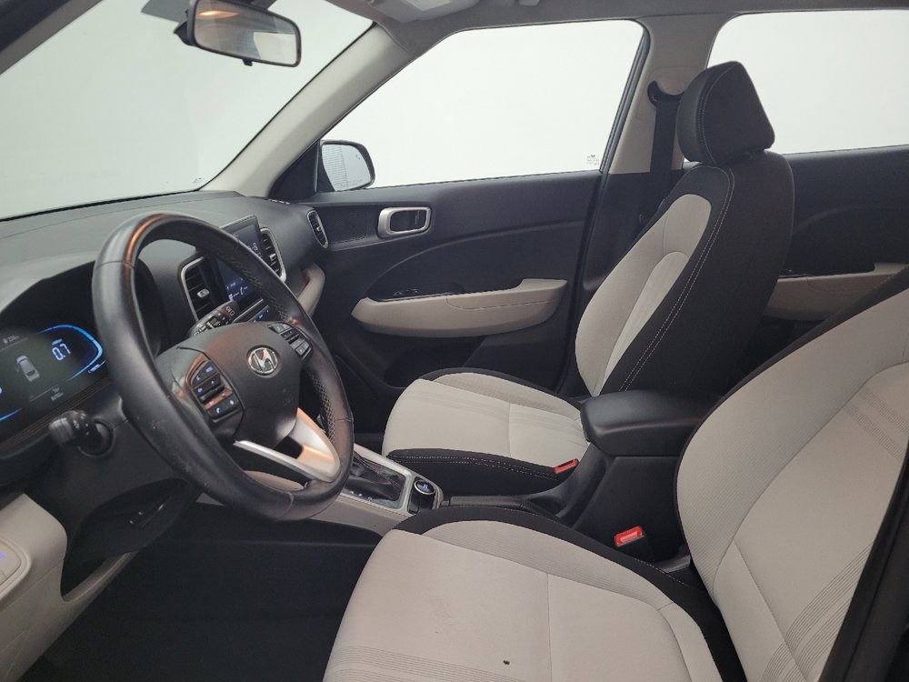 Used 2023 Hyundai Venue SEL FWD image 17