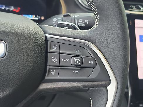 Used 2025 Jeep Grand Cherokee L Limited w/ Black Appearance Package image 26