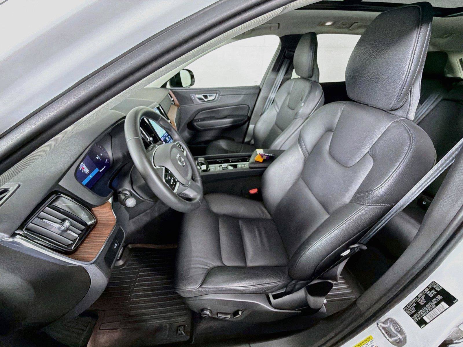 Used 2024 Volvo XC60 B5 Plus w/ Climate Package AWD/4WD image 2