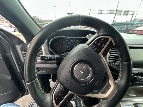 Used 2017 Jeep Grand Cherokee Limited w/ Trailer Tow Group IV image 9