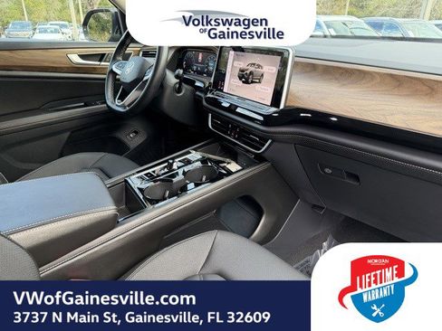 Used 2025 Volkswagen Atlas SE image 11