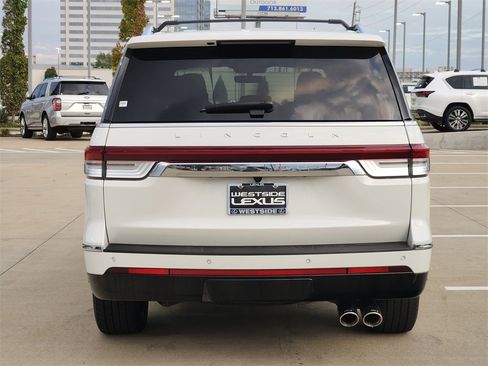 Used 2023 Lincoln Navigator Reserve image 6