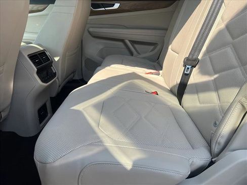 New 2026 Volkswagen Atlas SE FWD image 16