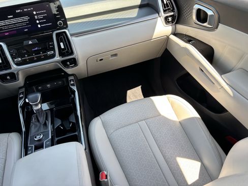 Certified 2023 Kia Sorento SX FWD image 14