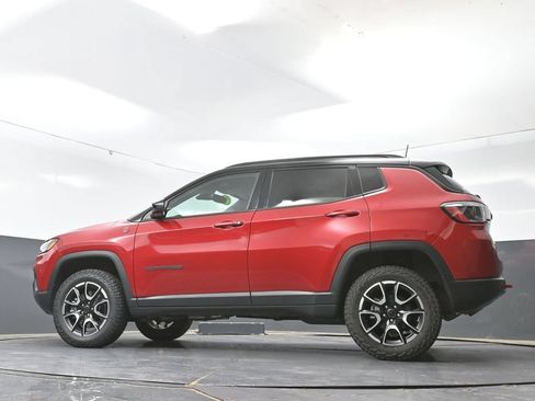 Used 2025 Jeep Compass Trailhawk AWD/4WD image 55