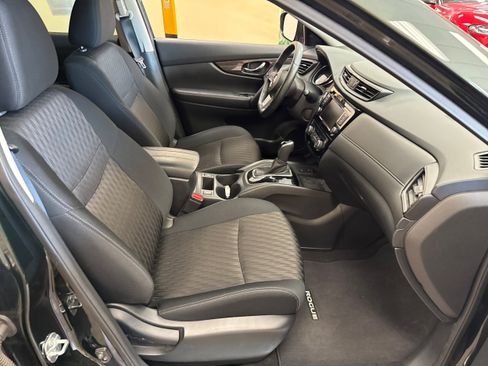 Used 2019 Nissan Rogue SV w/ Premium Package AWD/4WD image 15