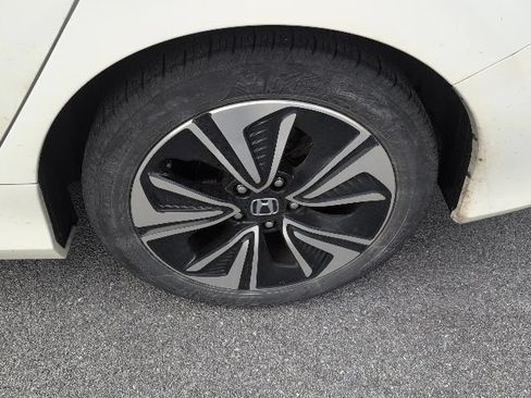 Used 2018 Honda Civic EX-L image 5