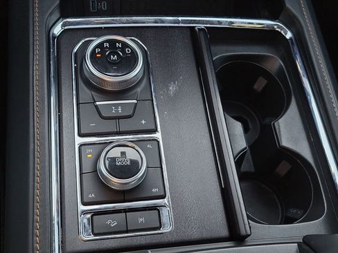 Used 2023 Ford Expedition Platinum image 17