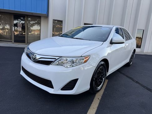 Used 2014 Toyota Camry L image 3