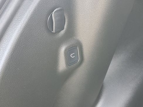 Used 2023 Jeep Compass Latitude image 8