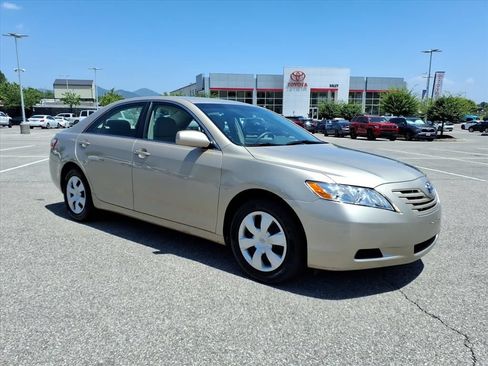 Used 2009 Toyota Camry FWD image 2