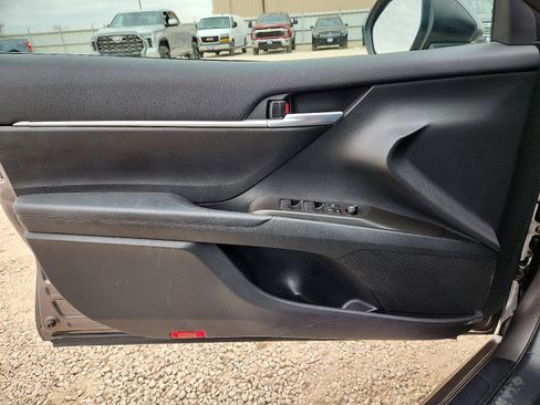 Used 2024 Toyota Camry SE image 14