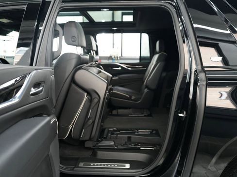 Used 2023 Cadillac Escalade ESV Sport w/ LPO, ONYX Package AWD/4WD image 33