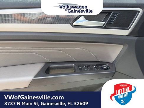 Certified 2023 Volkswagen Atlas SEL R-Line AWD/4WD image 18
