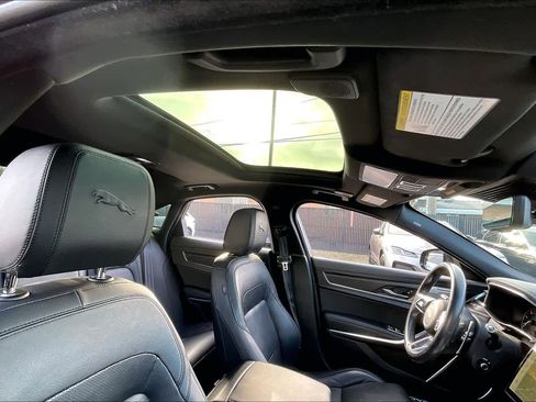 Used 2022 Jaguar XF SE image 24