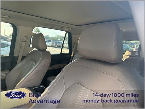 Used 2023 Ford Expedition Limited RWD image 3