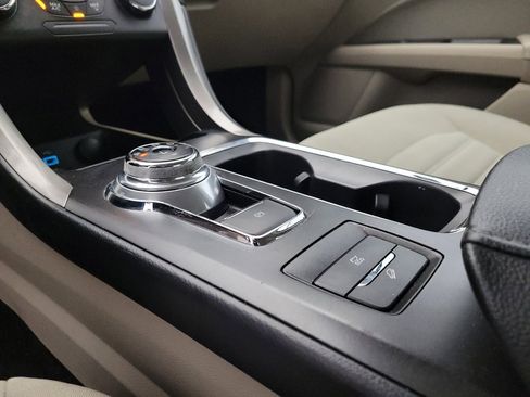Used 2018 Ford Fusion SE image 26