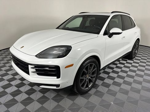 Certified 2025 Porsche Cayenne AWD/4WD image 7