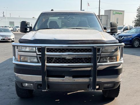 Used 2005 Chevrolet Silverado 2500 LS w/ Heavy-Duty Power Package AWD/4WD image 2