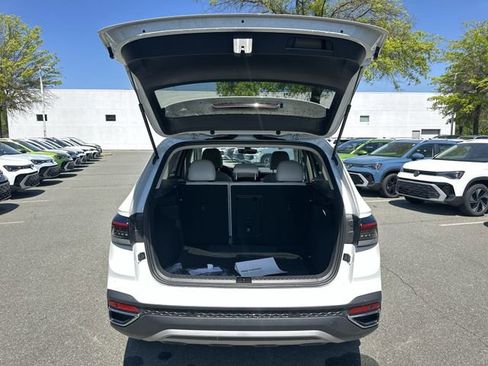 New 2026 Volkswagen Taos SE image 33