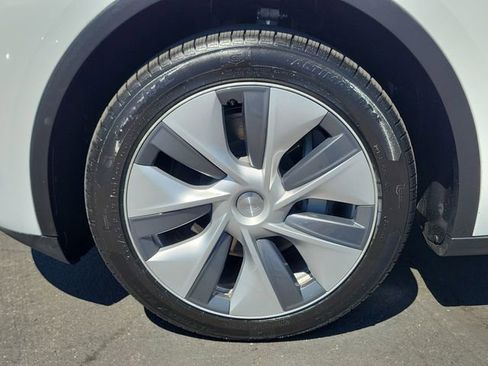 Used 2023 Tesla Model Y Long Range image 21