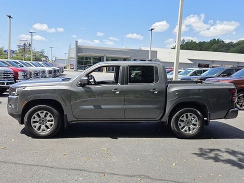 Used 2023 Nissan Frontier SV w/ SV Convenience Package RWD image 5