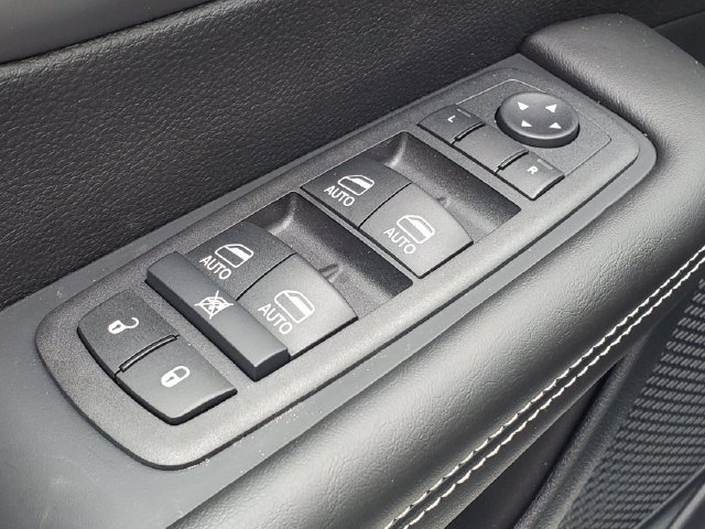 New 2027 Chrysler Pacifica Select FWD image 21