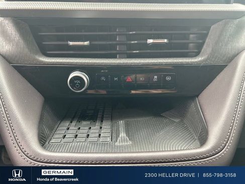 Used 2025 Ford Explorer Platinum w/ Ultimate Package AWD/4WD image 14