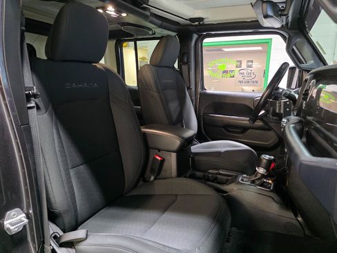 Used 2019 Jeep Wrangler Unlimited Sahara w/ Uconnect 4C Nav & Sound Group AWD/4WD image 23