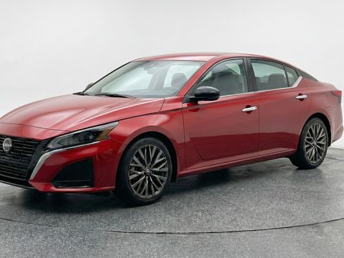 Used 2025 Nissan Altima 2.5 SV image 3