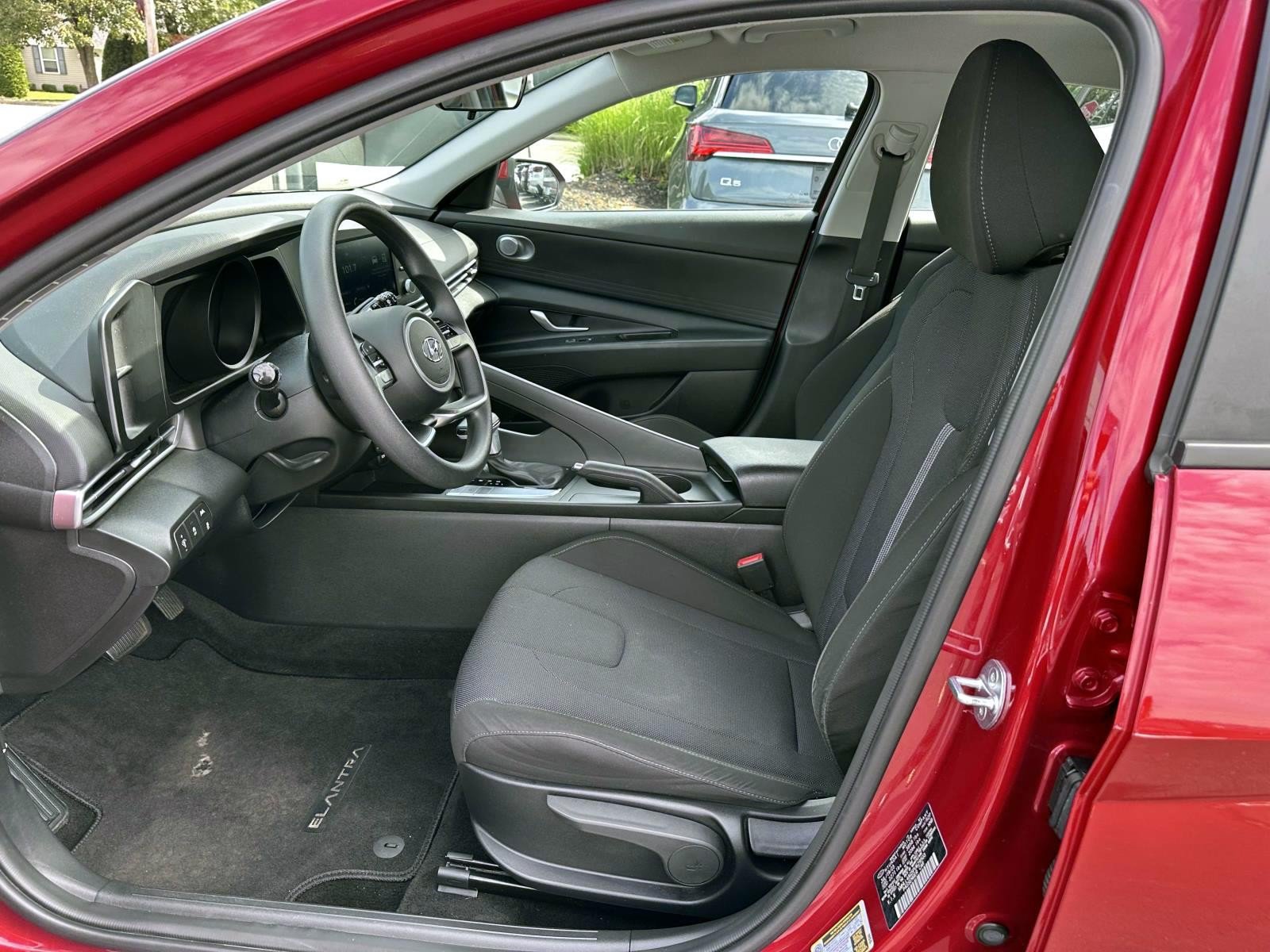 Used 2023 Hyundai Elantra SE FWD image 11