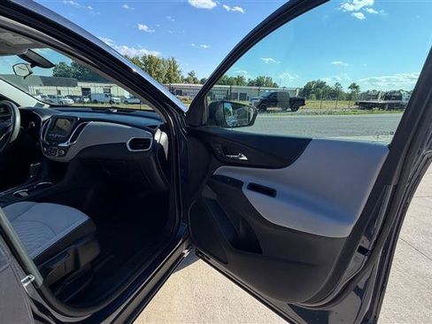 Used 2019 Chevrolet Equinox LS w/ LS Convenience Package AWD/4WD image 16