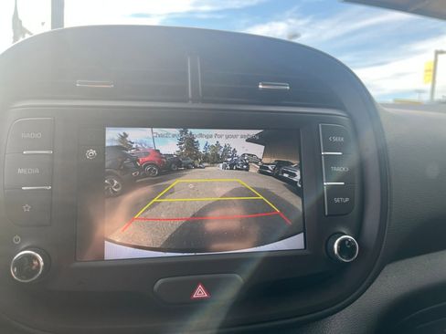 Used 2025 Kia Soul LX w/ LX Technology Package image 24