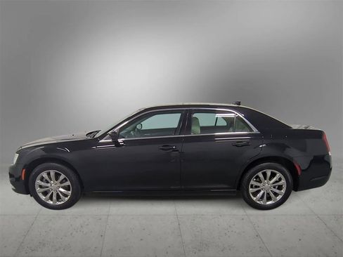 Certified 2023 Chrysler 300 Touring image 5
