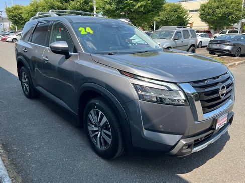 Certified 2024 Nissan Pathfinder SL AWD/4WD image 4