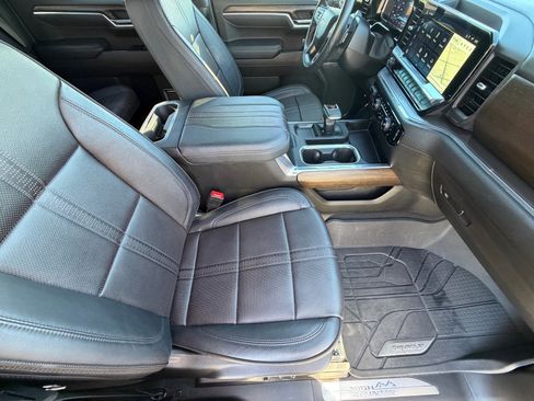 Used 2025 Chevrolet Silverado 1500 High Country image 11