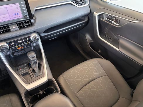 Used 2022 Toyota RAV4 XLE image 27