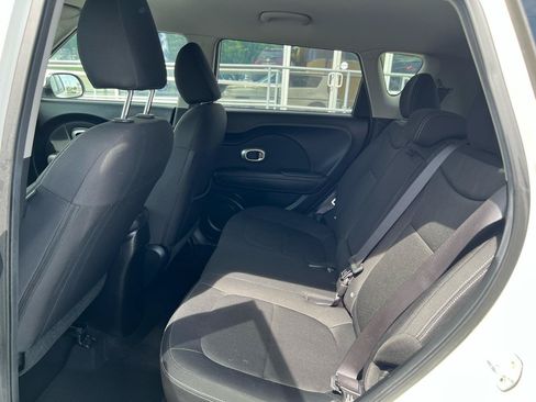 Used 2014 Kia Soul FWD image 12