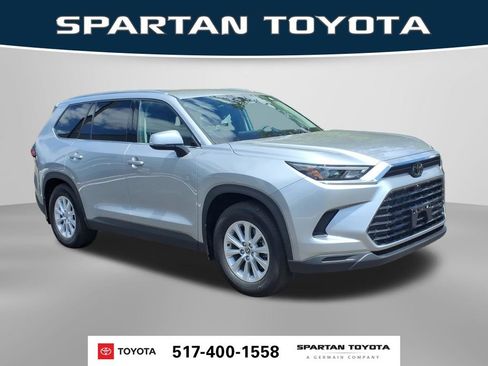 Used 2024 Toyota Grand Highlander AWD image 4