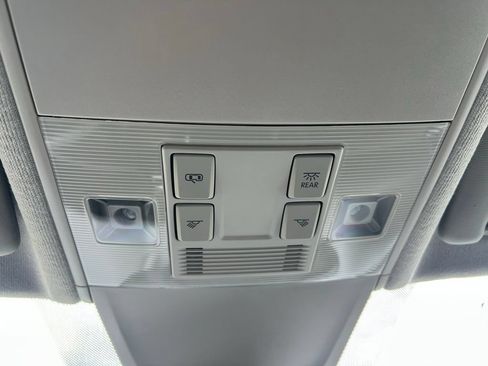 Used 2023 Volkswagen Tiguan SE FWD image 41
