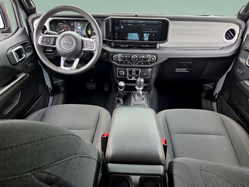 Used 2024 Jeep Wrangler Unlimited Sahara AWD/4WD image 18