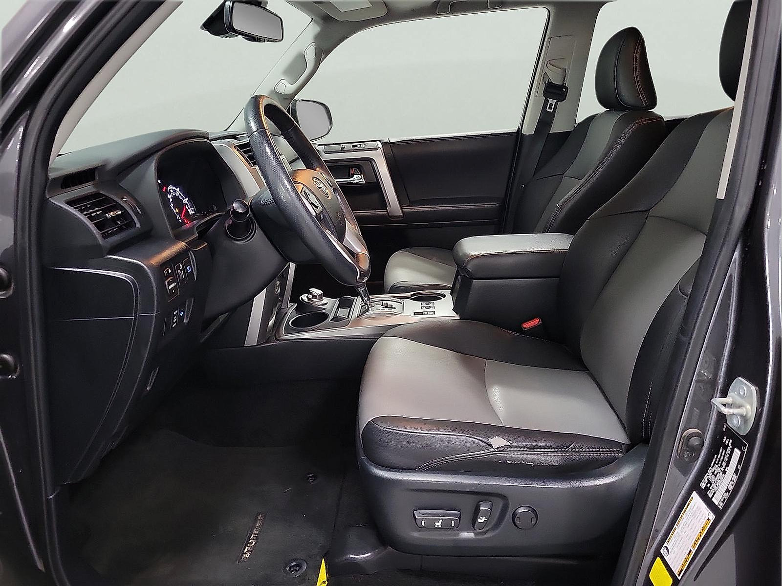 Used 2022 Toyota 4Runner SR5 Premium w/ Moonroof Package AWD/4WD image 8