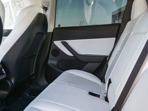 Used 2022 Tesla Model Y Long Range image 19