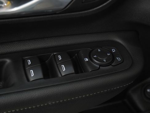 Used 2024 GMC Terrain SLT image 21