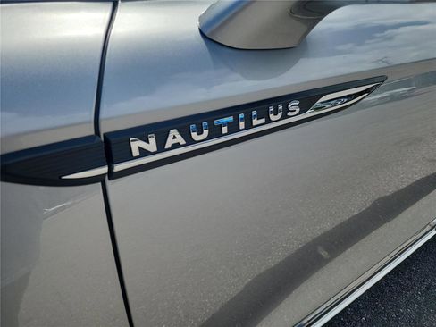 Used 2022 Lincoln Nautilus Reserve FWD image 10
