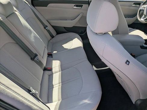 Used 2019 Hyundai Sonata SE FWD image 18