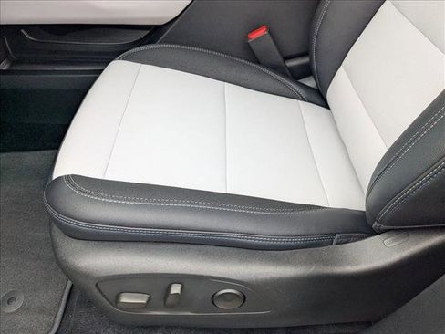 New 2026 Chevrolet Equinox EV LT image 4