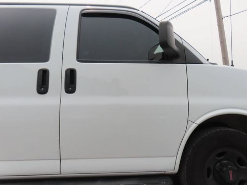 Used 2019 GMC Savana 2500 w/ Driver Convenience Package RWD image 19