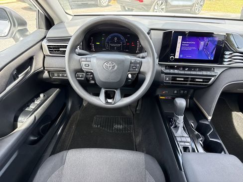 Used 2025 Toyota Camry LE FWD image 12