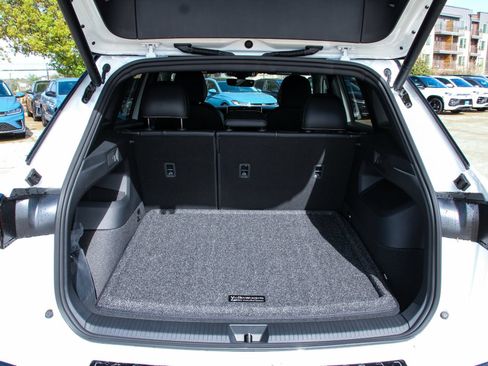 New 2026 Volkswagen Tiguan SE R-Line FWD image 28